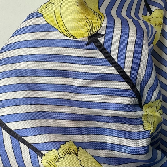 💸Sold💸 Talbots 100% Silk Scarf Crisp Tulip Floral Blue Yellow Striped - Picture 9 of 11